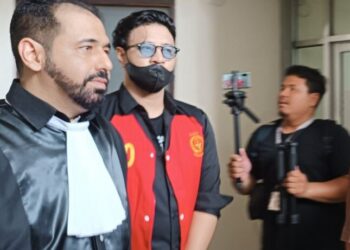 Ammar Zoni (kedua kiri) memasuki ruangan sidang di PN Jakarta Selatan, Selasa (26/9/2023).