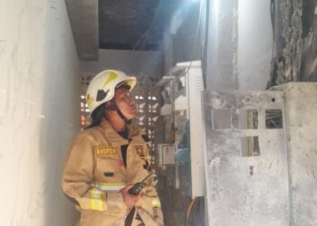 Kebakaran di SMAN 6 Jakarta Selatan diduga lantaran adanya gesekan antara kabel dengan kabel lainnya, Jakarta, Jumat (29/9/2023).