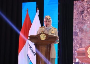 Menaker Ida Fauziyah memberikan sambutan dalam Rapat Koordinasi Nasional (Rakornas) Pengawasan Ketenagakerjaan bertema "Pengawas Ketenagakerjaan Profesional dan Bermartabat untuk Indonesia Maju," di Jakarta, Senin (25/9/2023) malam.