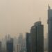 Suasana kawasan gedung-gedung pencakar langit terlihat berkabut akibat polusi udara di kawasan Jakarta Pusat, Selasa (19/09/2023).
