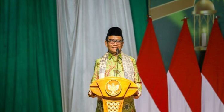 Menkopolhukam Mahfud MD saat menyampaikan tausiah kebangsaan di Ponpes Al Falah, Kecamatan Silo, Kabupaten Jember, Jawa Timur, Minggu (24/9/2023). (ANTARA/HO-Diskominfo Jember)