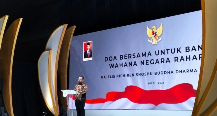 Menteri Agama Yaqut Cholil Qoumas pada acara Doa Bersama Untuk Bangsa Wahana Negara Raharja (WNR) yang diselenggarakan oleh Majelis Nichiren Shoshu Buddha Dharma Indonesia (MNSBDI) di Hotel Alila Solo, Jawa Tengah, Jumat (29/9/2023).