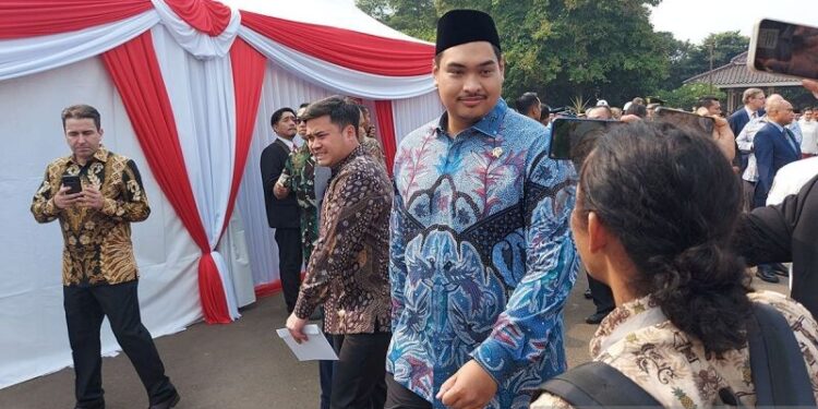 Menteri Pemuda dan Olahraga Republik Indonesia (Menpora) Dito Ariotedjo menyampaikan keterangan kepada wartawan usai menghadiri Upacara Kesaktian Pancasila di Lubang Buaya, Jakarta, Minggu (1/10/2023).