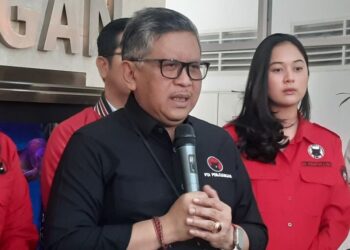 Sekjen PDI Perjuangan Hasto Kristiyanto saat memberikan keterangan di Kantor DPP PDI Perjuangan, Jakarta, Selasa (3/10/2023).