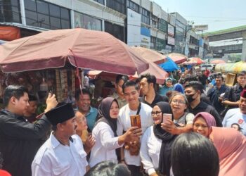 Kaesang Blusukan ke Pasar Kebayoran Lama Serap Aspirasi Pedagang