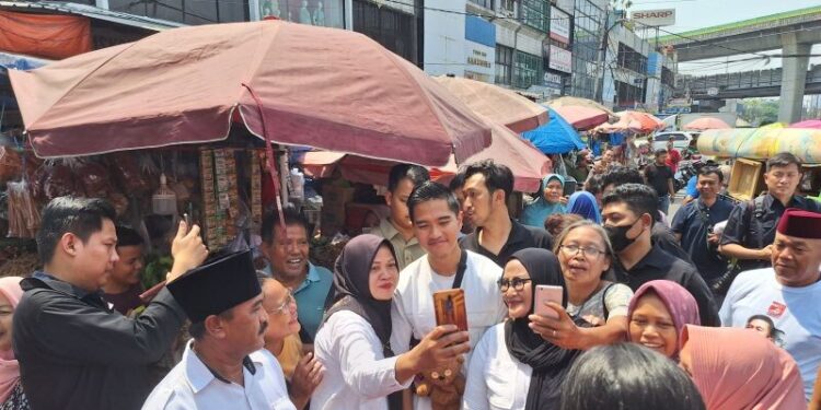 Kaesang Blusukan ke Pasar Kebayoran Lama Serap Aspirasi Pedagang