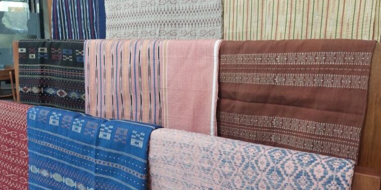 Tips Menjaga dan Merawat Kain Tradisional dengan Pewarna Alami