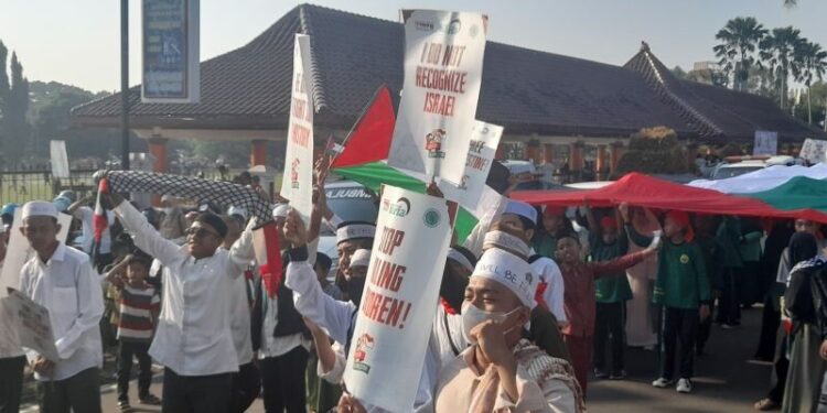 Ratusan Orang Berpartisipasi dalam Aksi Bela Palestina di Pandeglang