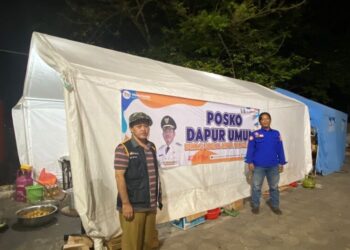 Dinsos Suplai Makanan Kebutuhan Personil Pemadam di TPA Rawakucing