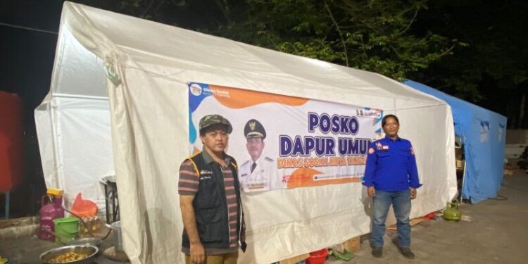 Dinsos Suplai Makanan Kebutuhan Personil Pemadam di TPA Rawakucing