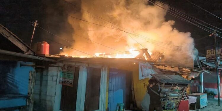 Empat Kios Ludes Terbakar di Ciracas Jakarta Timur