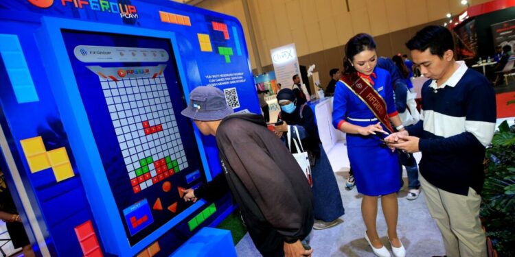 Keseruan Permainan Interaktif di Booth FIFGROUP Pada Ajang IMOS+ 2023