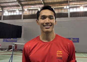 Atlet bulu tangkis tunggal putra Indonesia Jonathan Christie saat ditemui usai latihan di Pelatnas PBSI Cipayung, Jakarta Timur, Senin (14/8/2023).