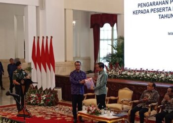 Presiden RI Joko Widodo (Jokowi) memberikan pengarahan kepada Peserta Program Pendidikan Singkat Angkatan (PPSA), di Istana Negara, Jakarta, Rabu (4/10/2023).