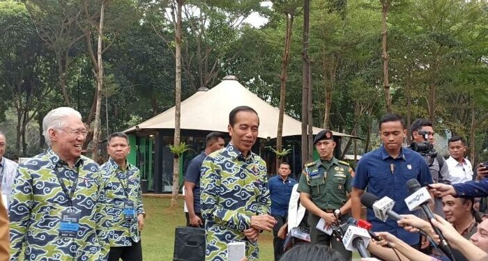 Jokowi Akui Bertemu Agus Harimurti Yudhoyono di Istana