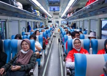 Kereta Api Jarak Jauh Hari Ini Berhenti di Jatinegara