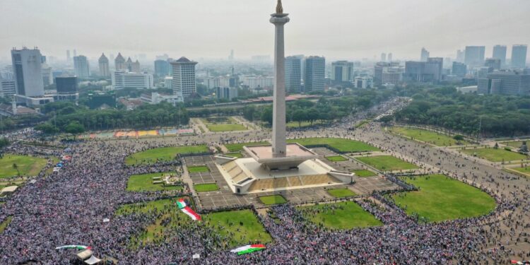 Ribuan Massa Padati Aksi Bela Palestina di Monas