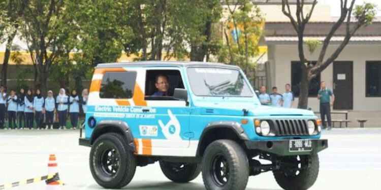 PLN DKI Libatkan Dua SMKN dalam Program Konversi Mobil “Elvis”