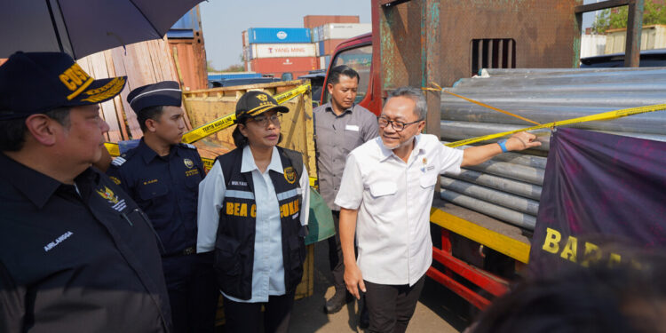 Mendag Zulhas: Tindak Tegas, Musnahkan Produk Impor Tidak Sesuai Ketentuan Senilai Rp49,95 Miliar