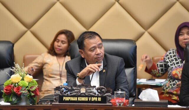 Komisi V Desak Menhub Tingkatkan Fasilitas Kenyamanan Pengguna Kereta Cepat dan LRT