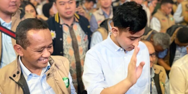 Gibran Sebut Fotonya dengan Anggota TNI Tak Berhubungan Pilpres 2024