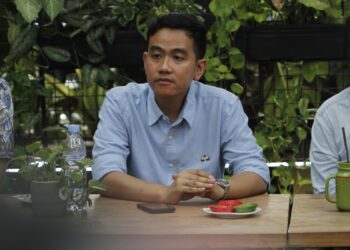 Emil Dardak dan Arumi Diminta Gibran Jadi Jubirnya