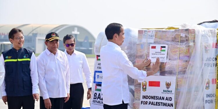 Menko PMK Dampingi Presiden Lepas Bantuan Kemanusiaan Tahap Kedua untuk Palestina