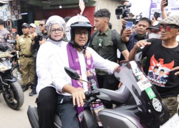 Awali Kampanye, Anies Naik Motor Temui Warga Tanah Merah