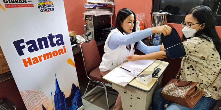 Bersih-bersih Rumah Ibadah Hingga Pemeriksaan Kesehatan Gratis