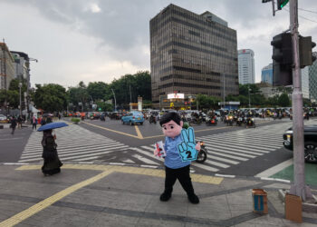 Sosialisasi Visi Misi Prabowo-Gibran Sambil Bagi Susu