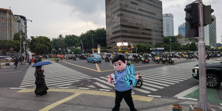 Sosialisasi Visi Misi Prabowo-Gibran Sambil Bagi Susu