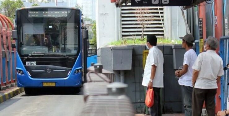 TransJakarta Tingkatkan Layanan Lewat Rute Hingga Benahi Ruang Tunggu