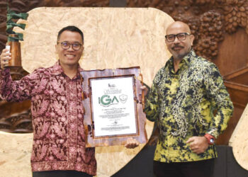 Smartfren Raih Indonesia Green Awards 2024 dengan Program eSIM dan Edukasi Lingkungan Bebas Sampah