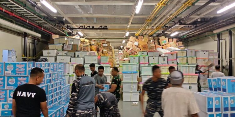 Bantuan TNI AL untuk Gaza Telah Diberangkatkan, Diantaranya Selimut, Makanan, Galon Le Minerale, dan Kebutuhan Hidup Lainnya