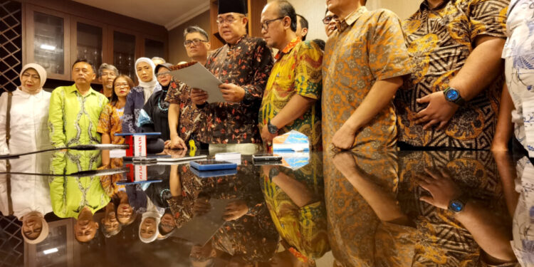 Alumni Perguruan Tinggi Seluruh Indonesia Memberikan Pernyataan Sikap