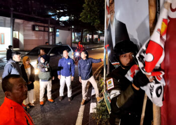 Anggota Bawaslu RI Lolly Suhenty Bersama Jajaran Memantau Langsung Penertiban Alat Peraga Kampanye