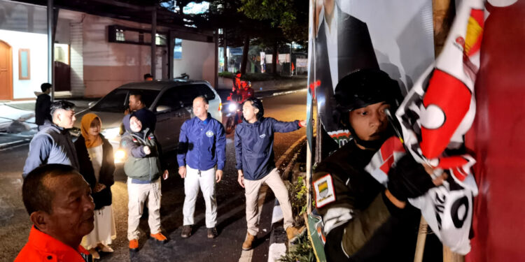 Anggota Bawaslu RI Lolly Suhenty Bersama Jajaran Memantau Langsung Penertiban Alat Peraga Kampanye