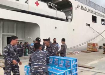 Bawa Berbagai Bantuan dan Le Minerale, KRI dr. Radjiman Wedyodiningrat-992 Telah Tiba di Mesir