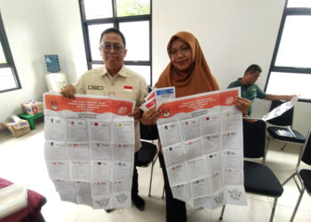 Anggota Bawaslu Puadi Berikan Hak Pilihnya Lalu Awasi Pemungutan Suara di Beberapa TPS