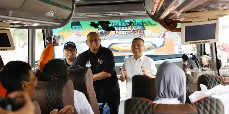 Dasco dan Andre Lepas 50 Bus Pulang Basamo 2024