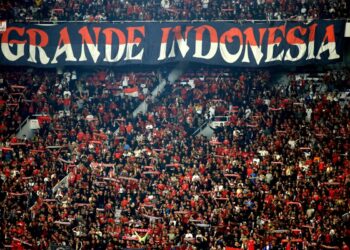Puluhan Ribu Suporter Timnas Indonesia Padati Stadion Utama Gelora Bung Karno