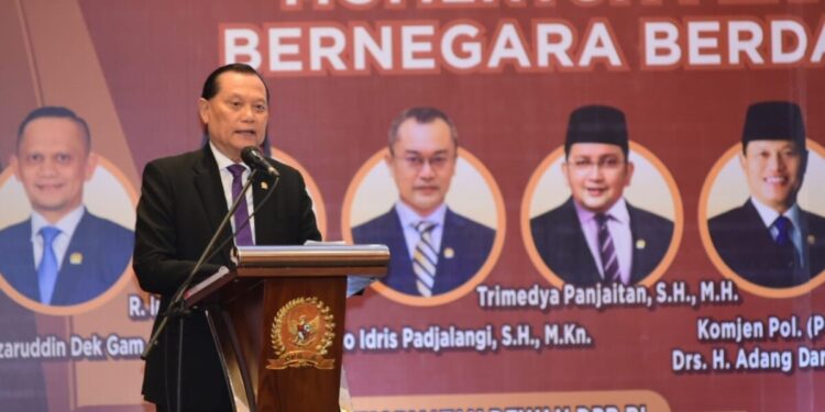 Ketua MKD DPR RI Apresiasi Usulan RUU Etika Penyelenggara Negara dalam Seminar Nasional