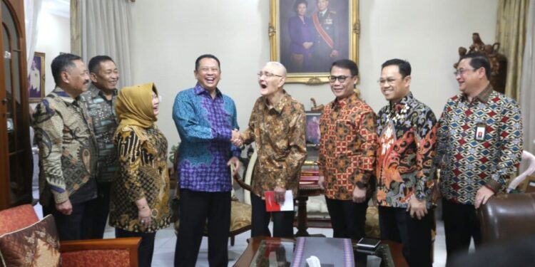 Pimpinan MPR Laporkan Kinerja 2019-2024 ke Try Sutrisno, Fokus pada PPHN dan Tata Tertib Pelantikan Presiden