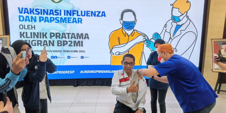 Jaga Kesehatan Para Pegawai, BP2MI Lakukan Vaksinasi Influenza dan Pap Smear