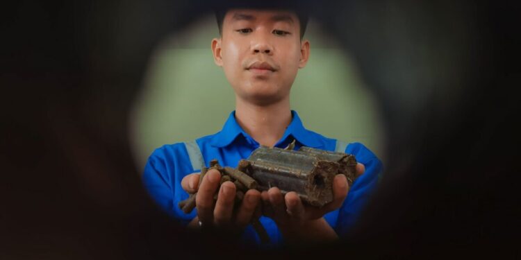 ITPLN Ubah Sampah Plastik Menjadi Briket Energi Listrik