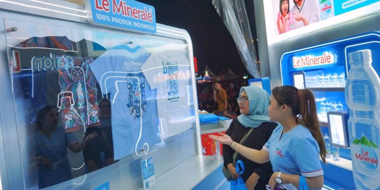 Edukasi Konsumen Produk Daur Ulang PET di Booth Le Minerale pada Jakarta Fair Kemayoran (JFK) 2024