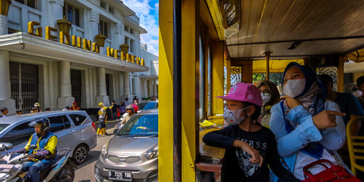 Melangkah Melintasi Sejarah Kota dan Keanekaragaman Alam: Petualangan Seru di Braga dan Jatinangor National Park