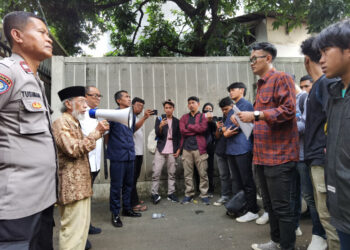 Unjuk Rasa Massa Aliansi Mahasiswa Purwakarta Tuntut Tindakan Tegas Terhadap Oknum Partai Golkar Terlibat Perselingkuhan dan Gratifikasi