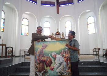 Lukisan Denny JA Soal Paus Diserahkan Ke Gereja