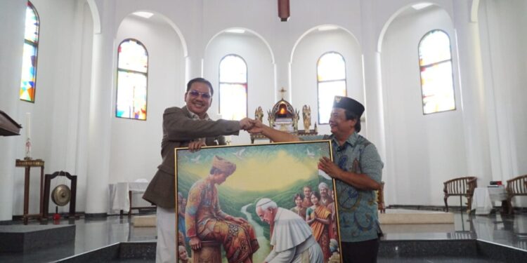 Lukisan Denny JA Soal Paus Diserahkan Ke Gereja